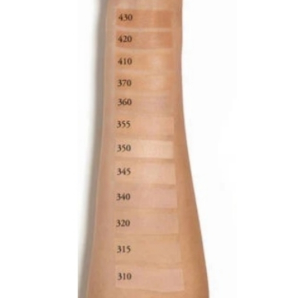 COPY - Lancome Dual Finish Multi Tasking Longwear Foundation Powder - Various S… - Picture 5 of 8